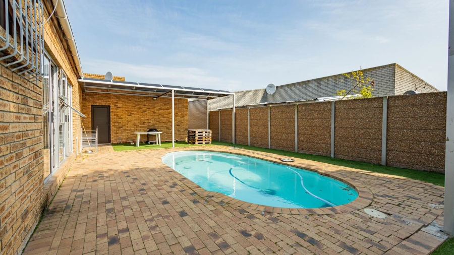 3 Bedroom Property for Sale in Parklands Western Cape